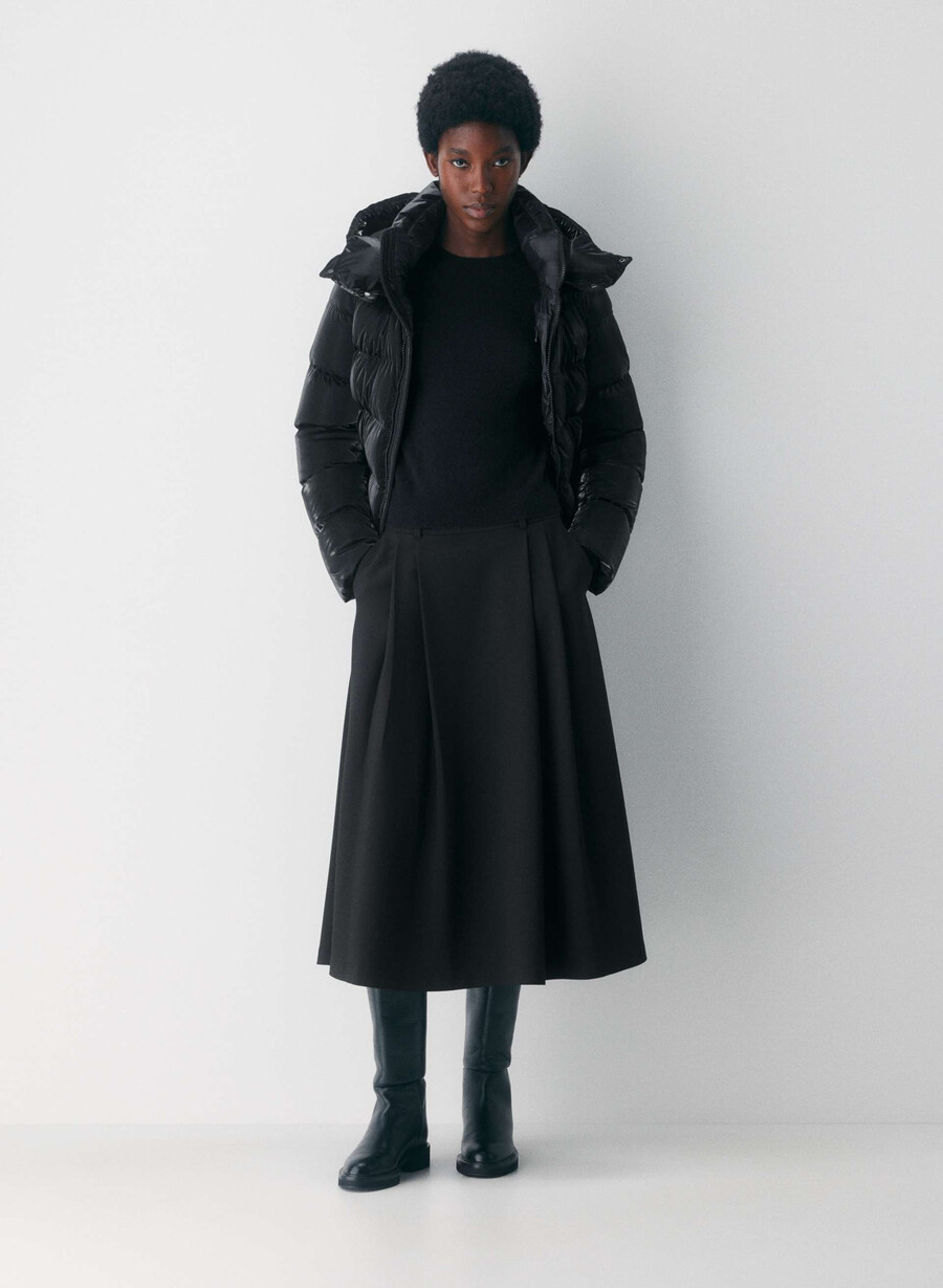 the supersnug puff - liquid shine black