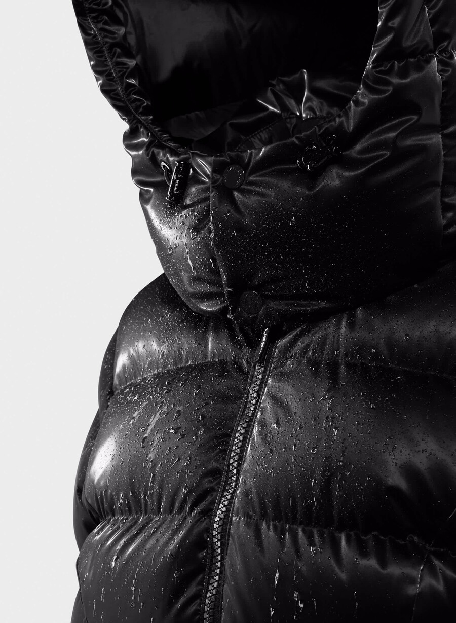 the supersnug puff - liquid shine black