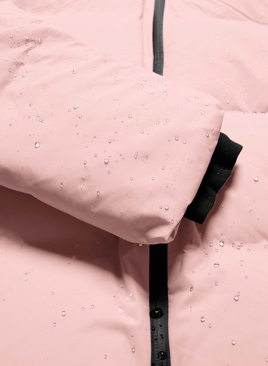 the super puff₂o shorty - rainstop chalk pink