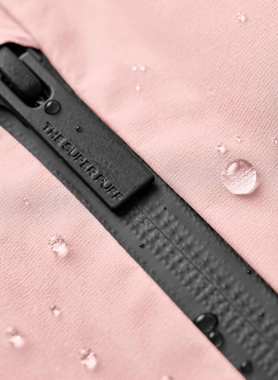 the super puff₂o shorty - rainstop chalk pink