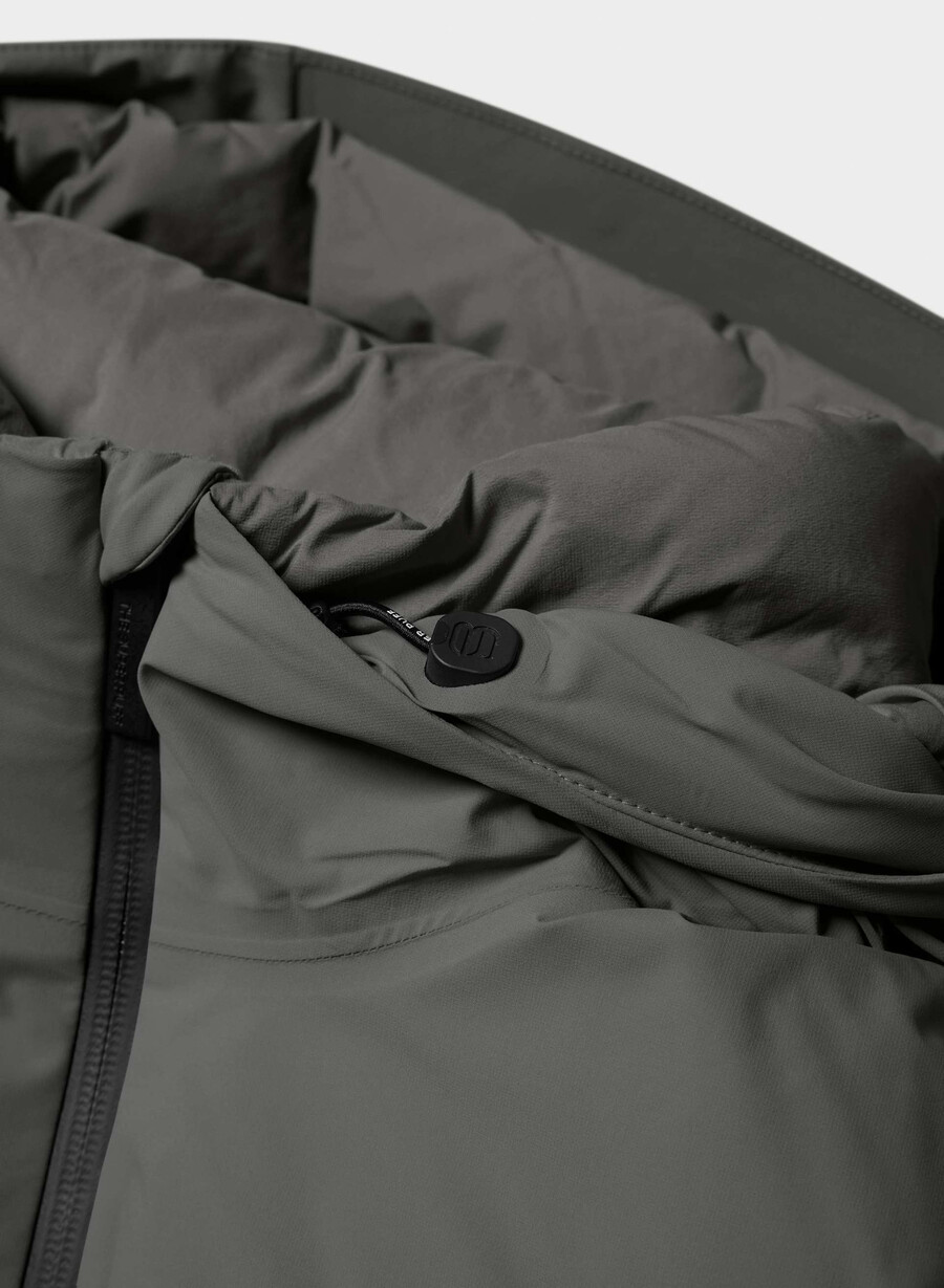 the super puff₂o shorty - rainstop coal grey
