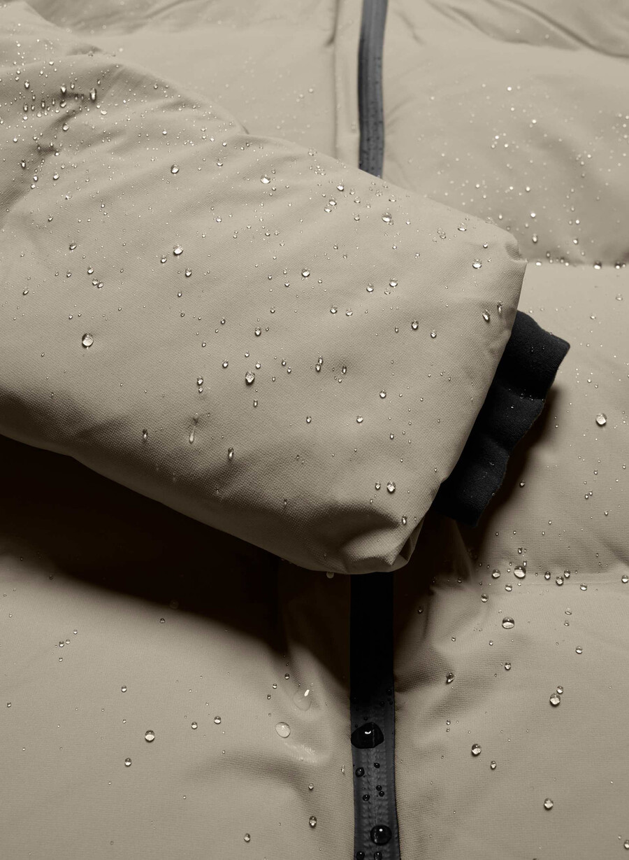 the super puff₂o shorty - rainstop modern taupe