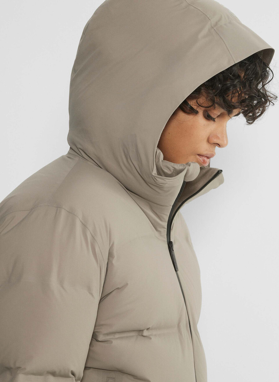 the super puff₂o shorty - rainstop modern taupe