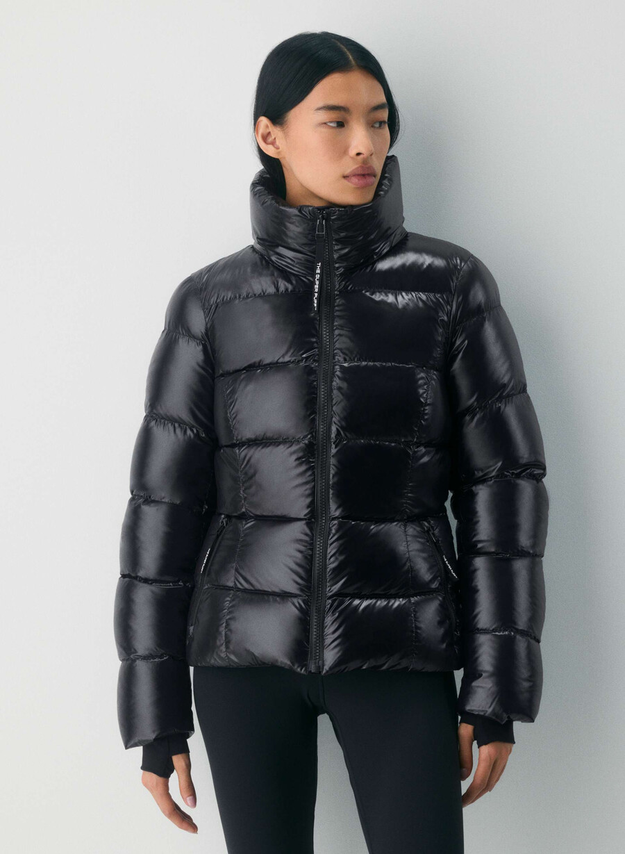 the supersnug puff - hi-gloss blackblack