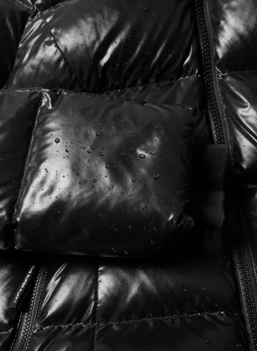 the supersnug puff - hi-gloss blackblack