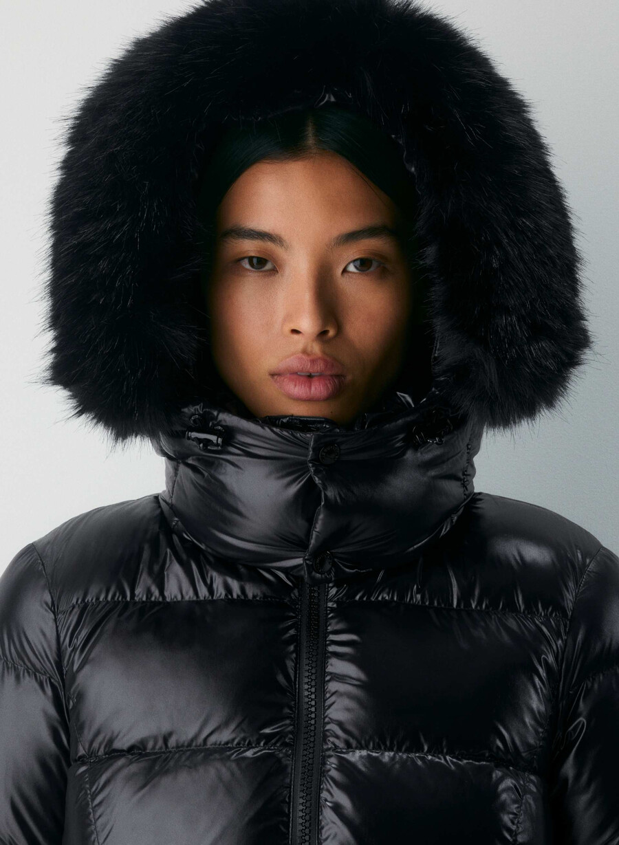 the supersnug puff - hi-gloss blackblack