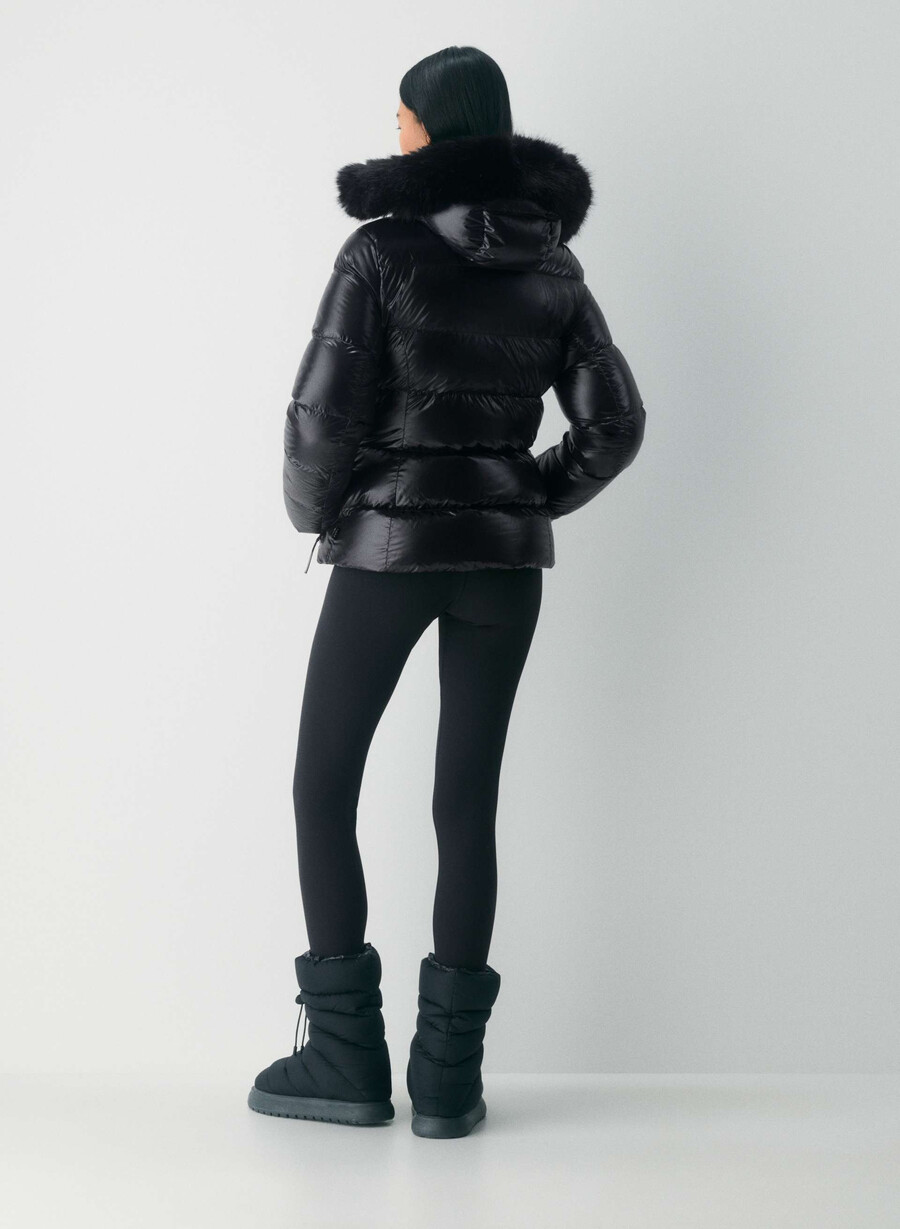 the supersnug puff - hi-gloss blackblack