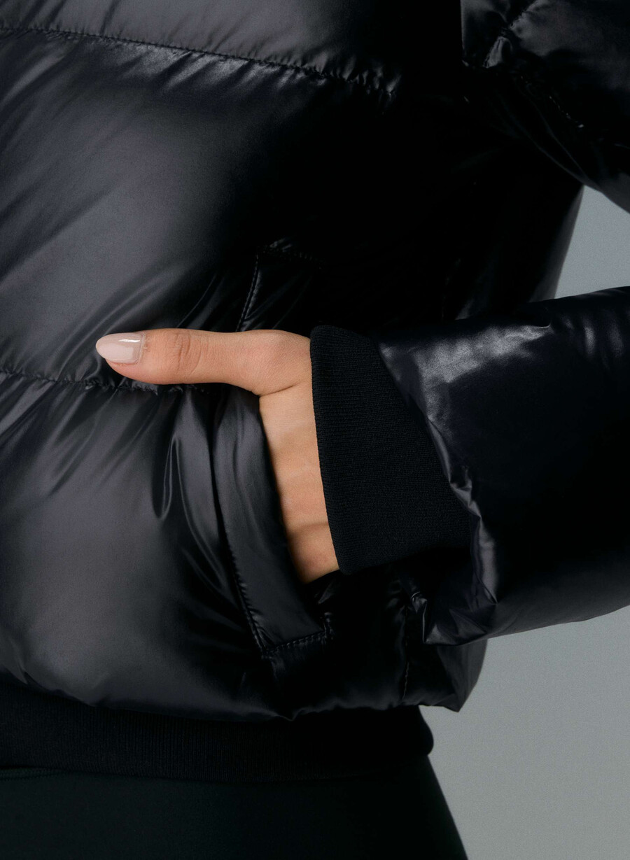 the super resort puff - hi-gloss black