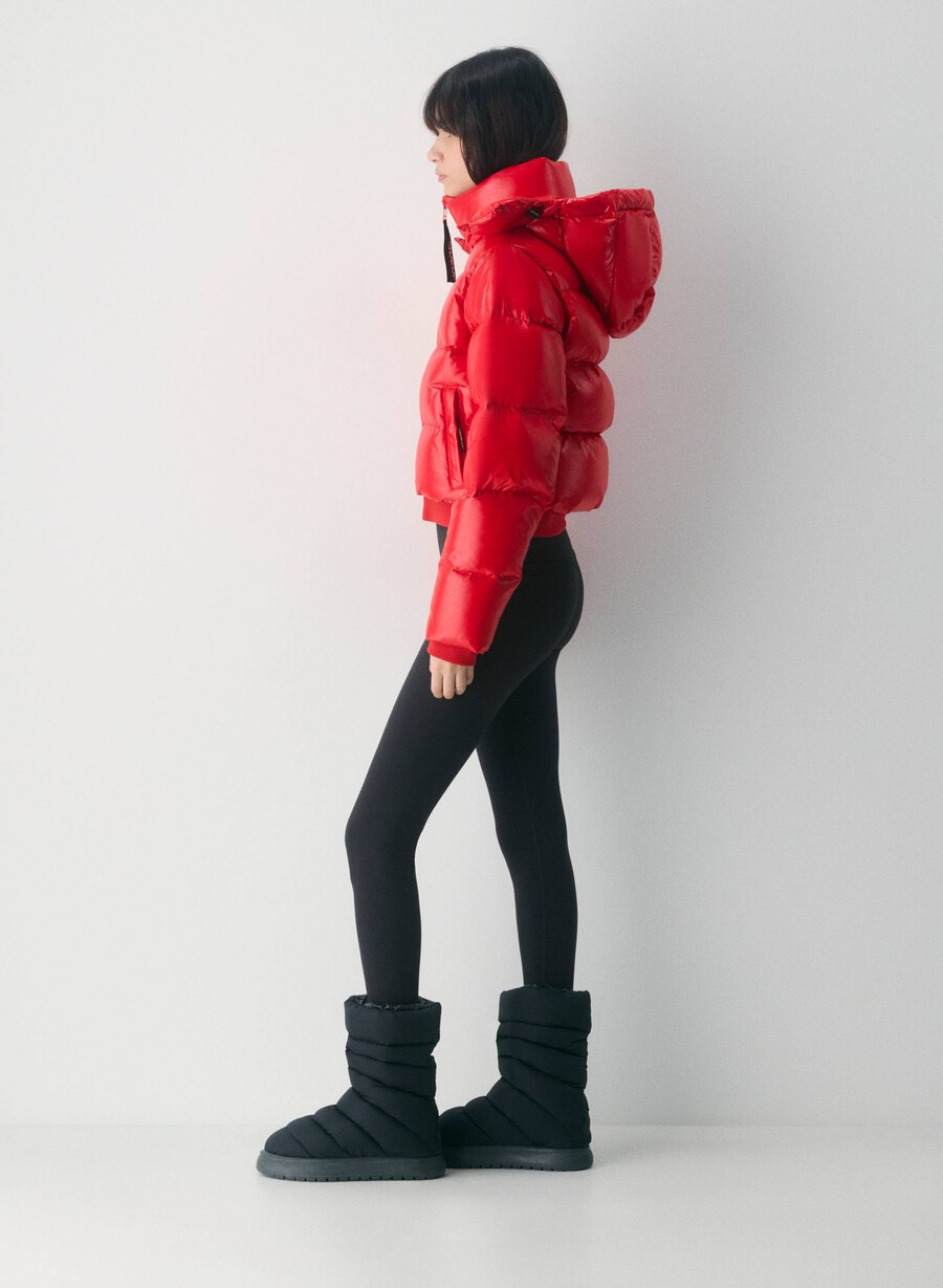 the super resort puff - hi-gloss flashing red