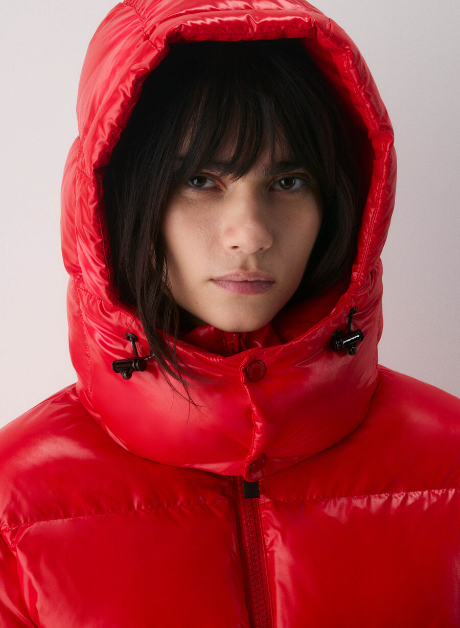 the super resort puff - hi-gloss flashing red