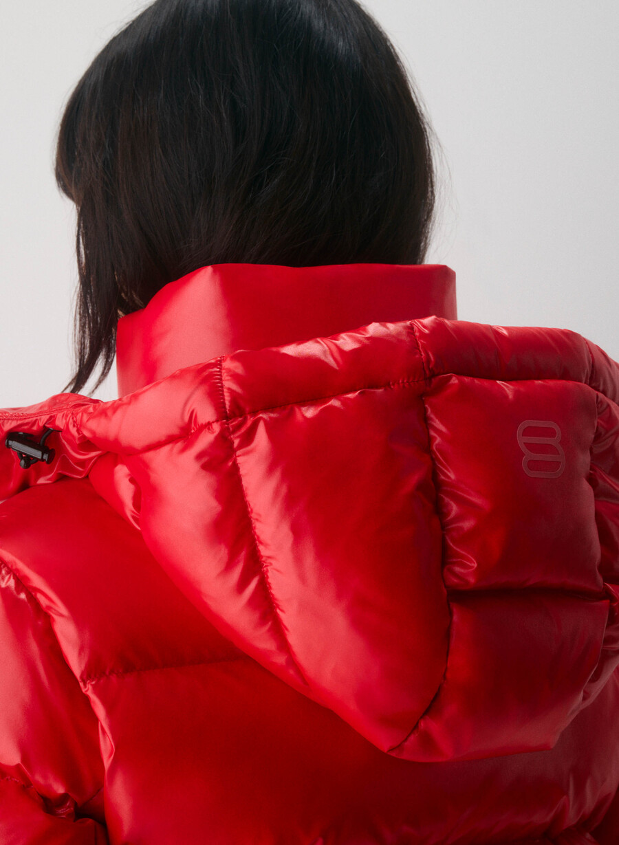the super resort puff - hi-gloss flashing red
