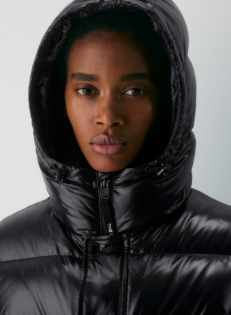 the super chalet puff - hi-gloss blackblack